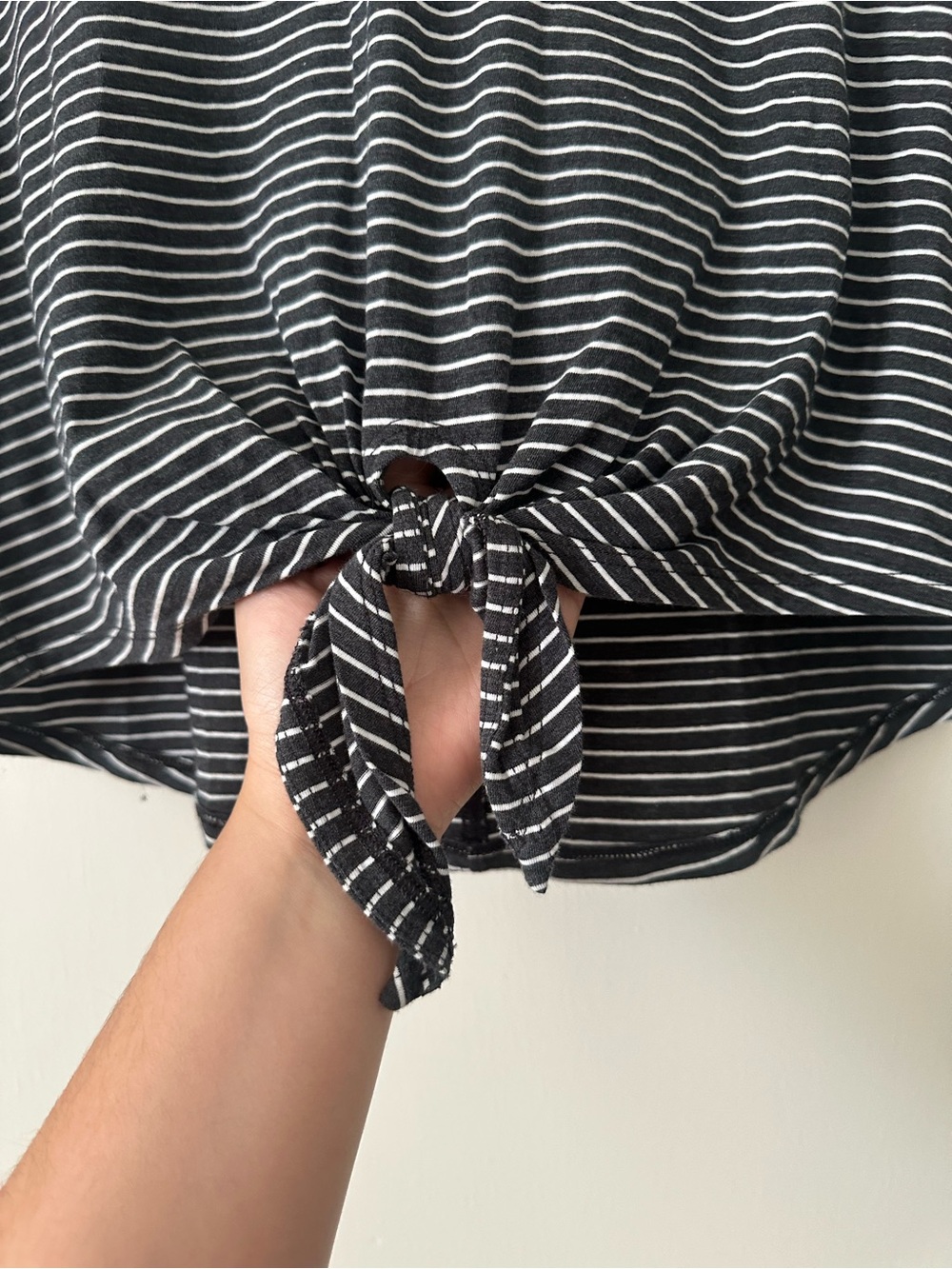 Lululemon Knot Gonna Fly Tee Hood
Modern Stripe Heathered Black White Size 6 - Picture 4 of 7